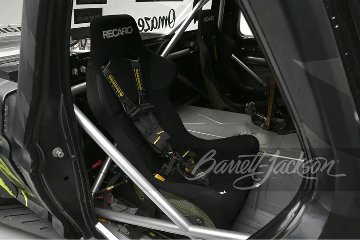 В салоне появились спортивные сиденья