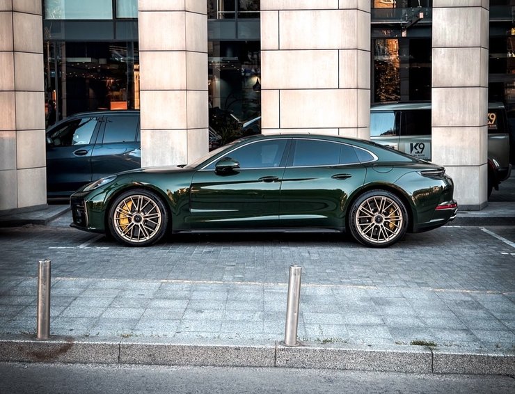 Автомобиль Porsche Panamera
