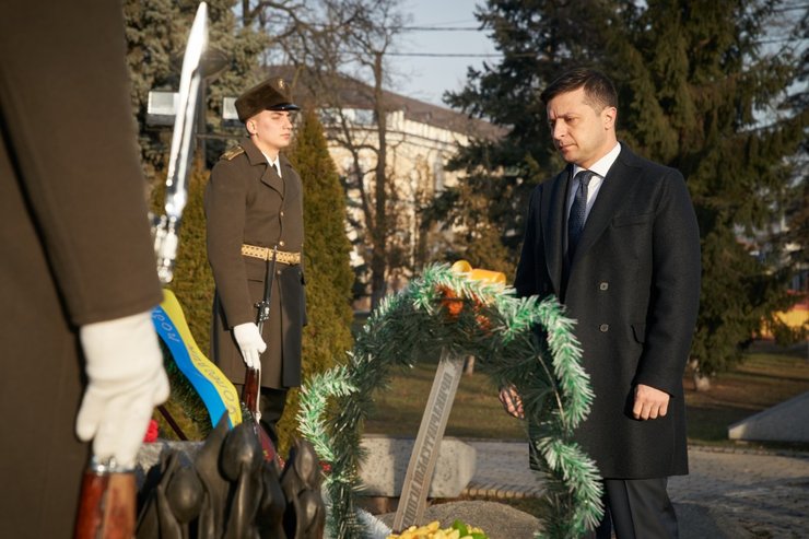 Владимир Зеленский у Мемориального комплекса гражданам Украины, погибшим в Афганистане.