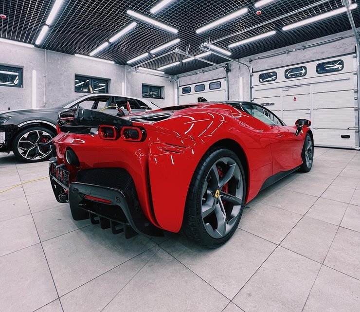 Ferrari SF90 Stradale, Ferrari SF90, суперкар Ferrari, купити Ferrari, Ferrari в Україні, гібрид Ferrari