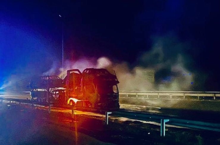 сгоревшие кроссоверы Рено дастер, сгорело авто, сгорели авто, Renault Duster, кроссоверы Renault, пожар в авто