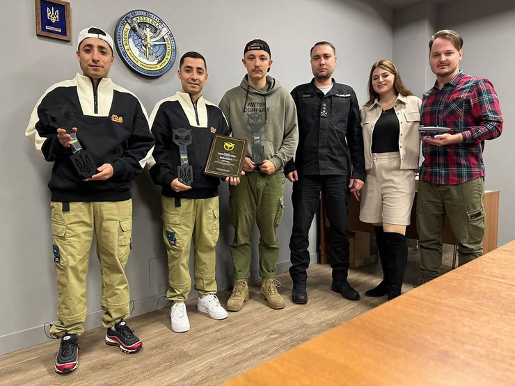 Буданов та гурт "Курган та Агрегат" (Євген Володченко - справа від Буданова)