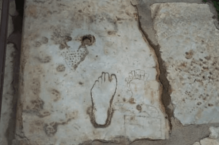 Древнегреческая реклама, римский маркетинг, гончарные подписи, скандальные гравюры, древние методы маркетинга, историческая реклама, античный рынок, реклама Эфеса, артефакты Лувра, ремесла в Древней Греции