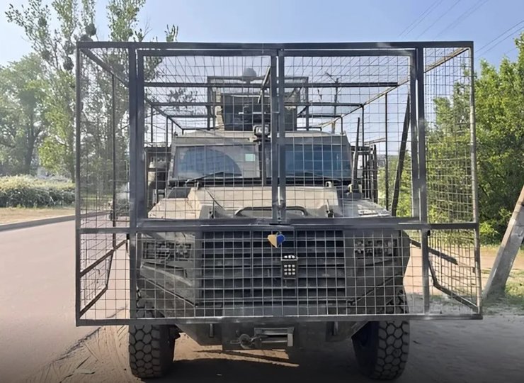 Бронемашина Roshel Senator