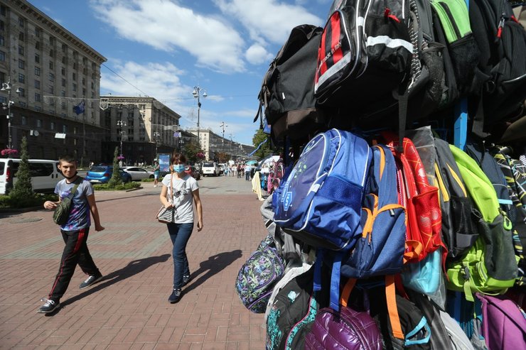 подготовка к учебному году, покупки к школе, школьный рюкзак, школа, учебный год 2020