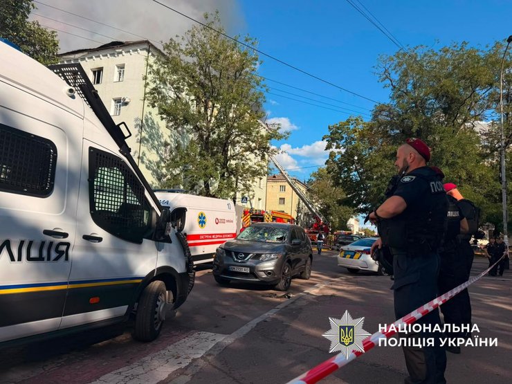 фото рятувальників після удару Бандеролі у Житомирі 19 серпня