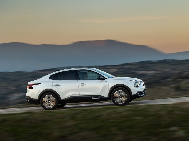 Citroen e-C4 X, электромобили Citroen, кроссовер Citroen
