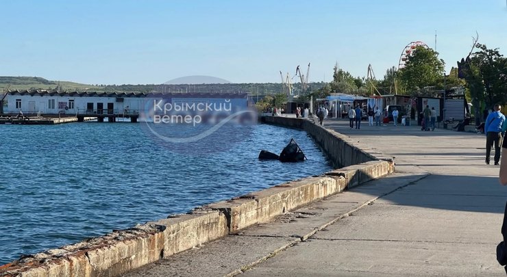 Бочки у набережной Керчи