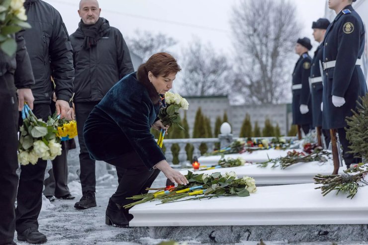 квіти, кладовище, мвд