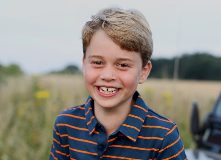 8-летний Джордж третий в очереди на престол после отца и дедушки, принца Чарльза