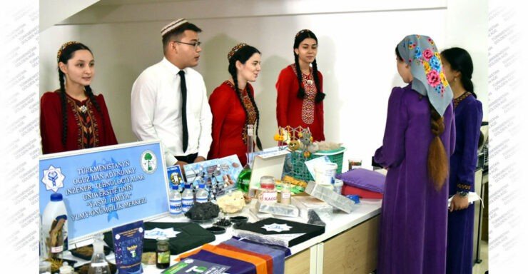 туркменистан, женщины