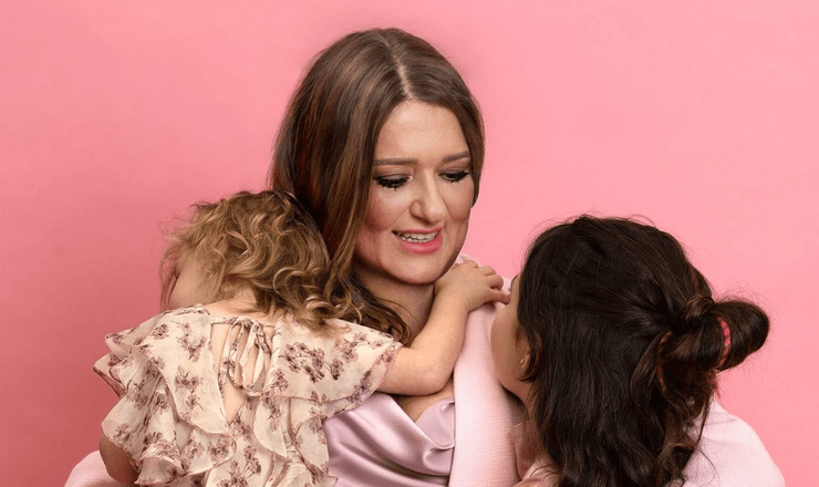 Наталія Могилевська з доньками