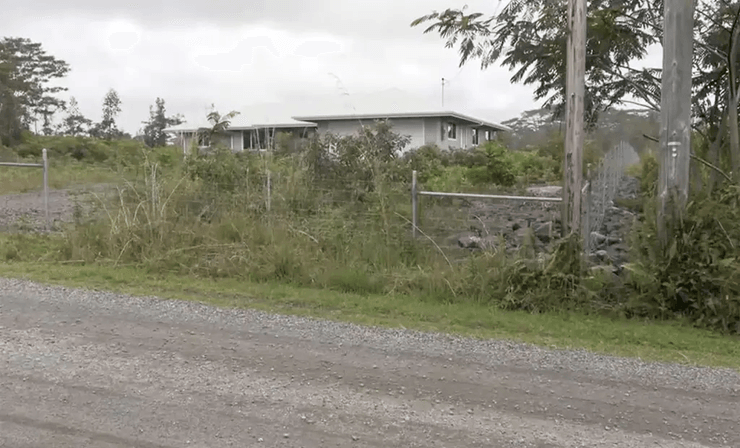 На участке женщины случайно построили дом, жилой дом, суд, курьезы, чужой участок, курьезы, пандемия, застройщик, купила участок