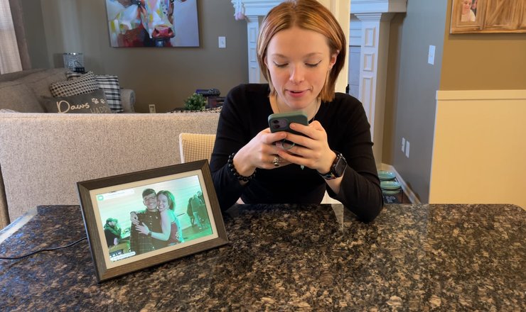 Цифрова рамка, Frameo, Новий рік 2024, подарунки на новий рік, що подарувати на новий рік, гаджет у подарунок, техніка в подарунок