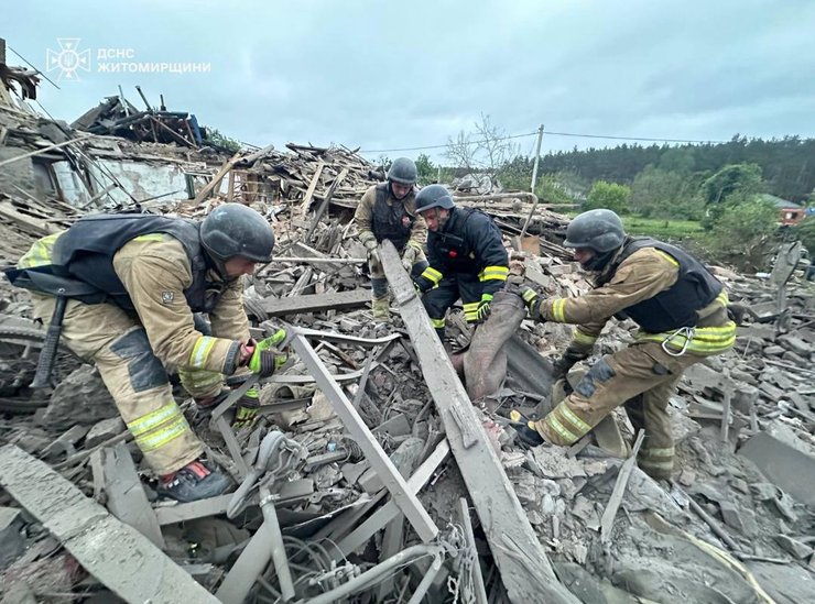 Рятувальники розбирають завали на Житомирщині