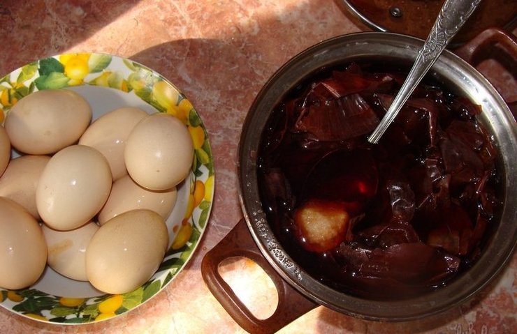 Яйца в луковице