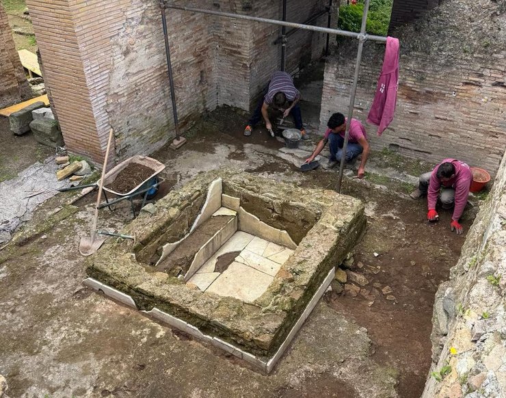 раскопки археология археологи церковь исследование сооружение бассейн