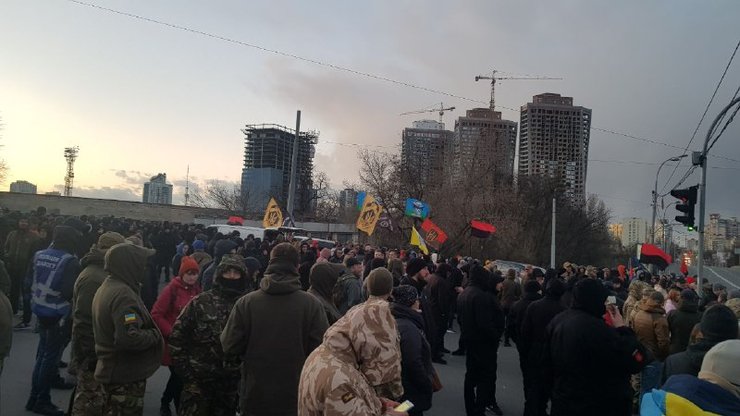 Марш добровольцев на Воздухофлотском проспекте в Киеве