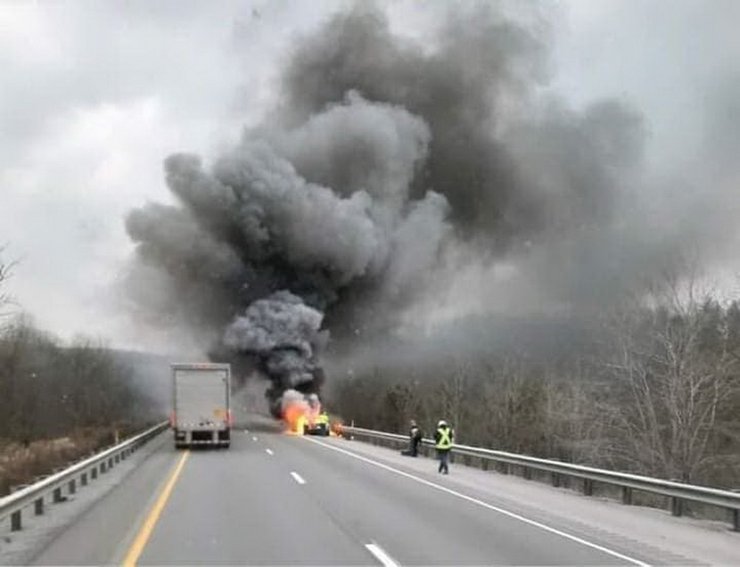 пожар Тесла, сгорела Тесла, Tesla Model S, пожар Tesla, сгорела Tesla, электромобиль Tesla, сгорел электромобиль