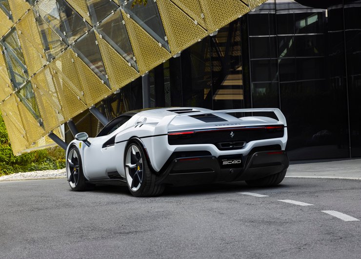 суперкар Ferrari SC40