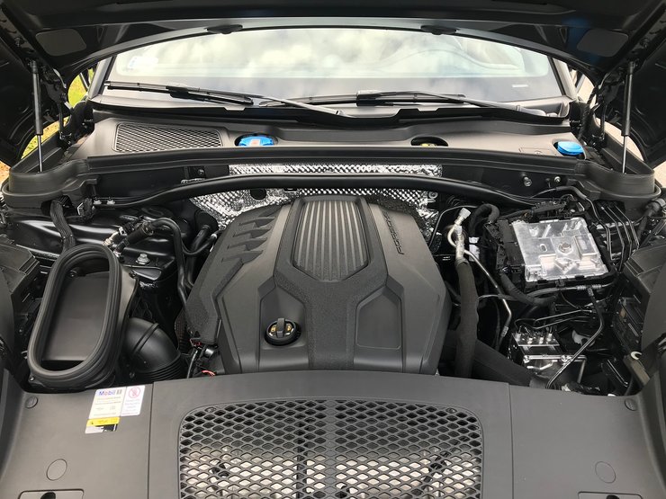 двигун Porsche Macan 2021, тест-драйв Варшава Польща, двигун Порше Макан 2021