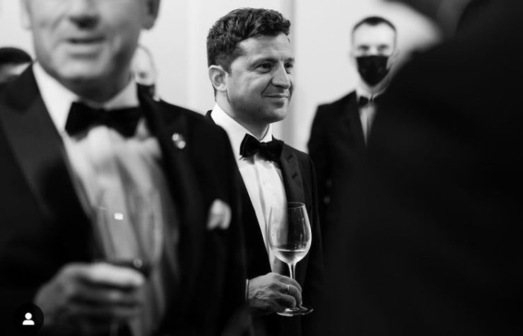 Первая леди разместила в соцсети снимок президента