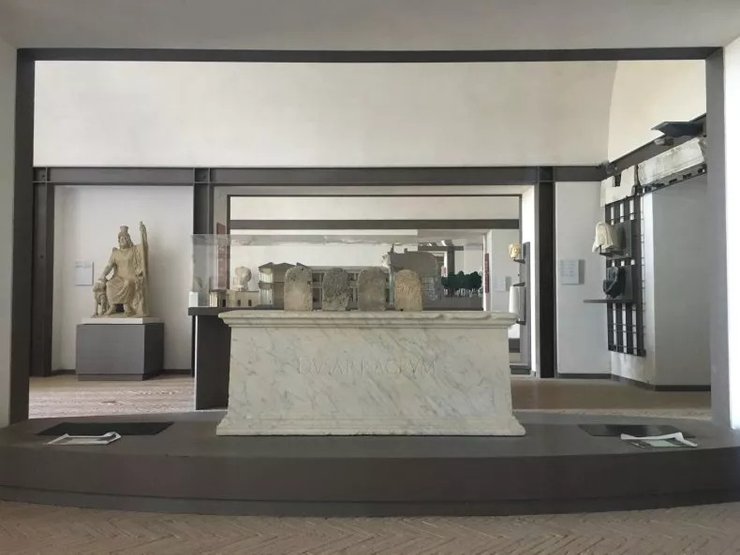 Вівтар Набатінов