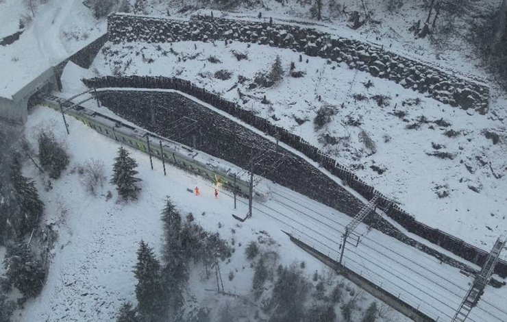 лавина швейцарія потяг