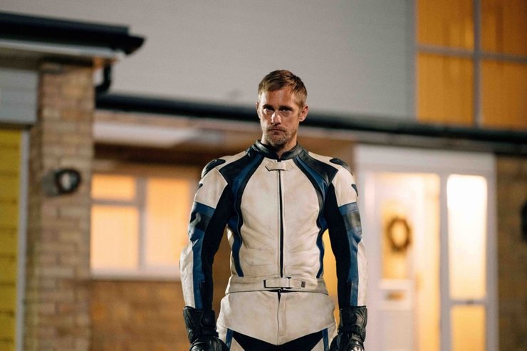 Александр Скарсгард і Гаррі Меллінг у фільмі "Пілліон"