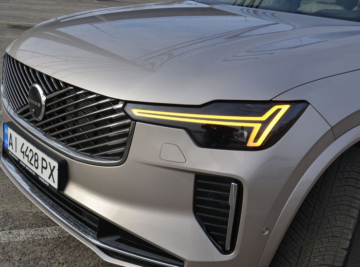 фари Volvo XC90, новий Volvo XC90, кросовер Volvo, Volvo XC90 2025, гібрид Volvo XC90