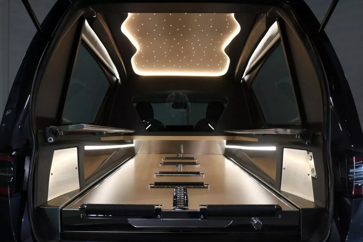 катафалк тесла модел 3, тесла модел 3, Tesla Model 3, тюнинг Tesla Model 3, электромобиль Tesla Model 3, катафалк Tesla