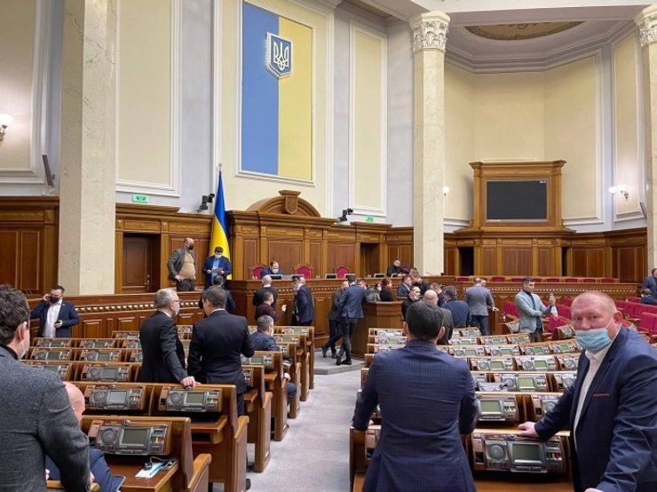 Верховная Рада - "слуги" блокируют трибуну