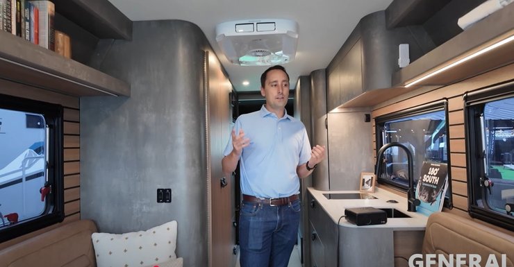 автодім Coachmen RVEX