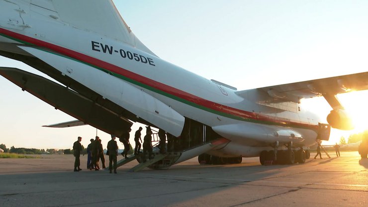 Навантаження білоруських десантників для участі в навчаннях