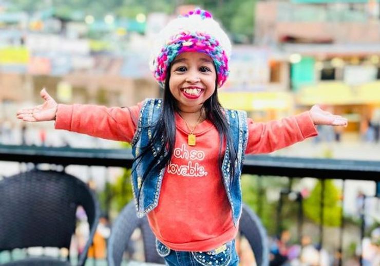 Джоти Амге официально признана самой маленькой женщиной в мире, биография, фото, интересные факты, как сложилась ее судьба, рекорды