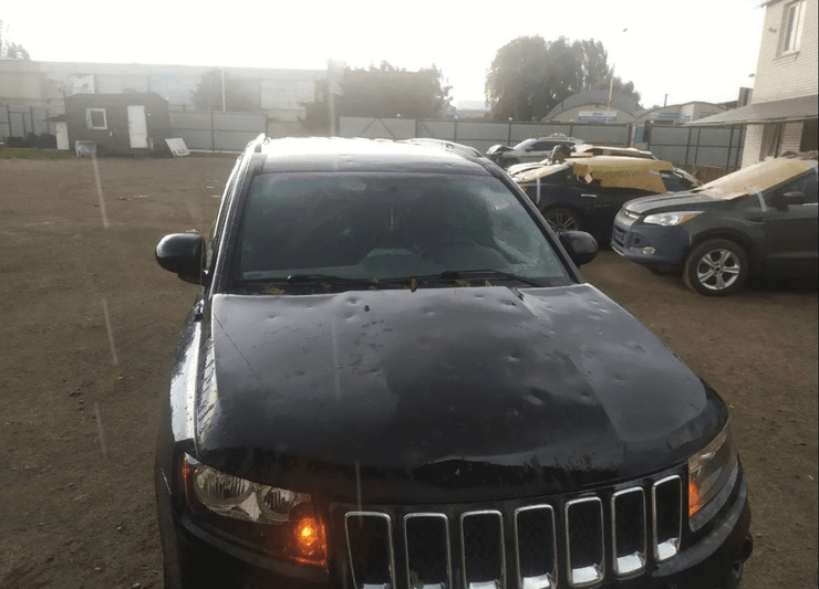 град, поврежденный автомобиль, фото