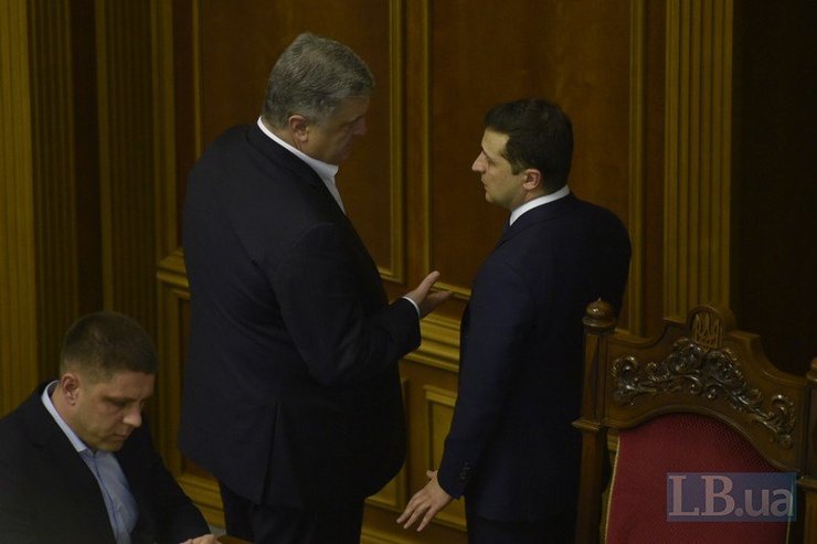 Зеленский и Порошенко говорят в Верховной Раде