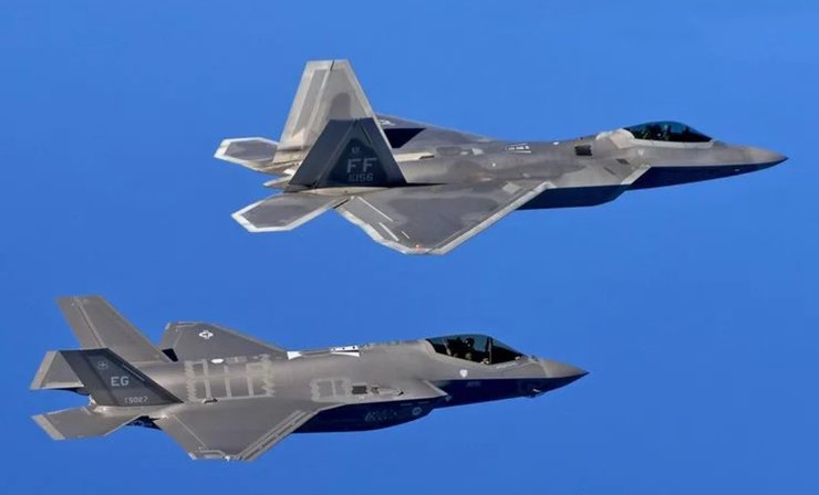 F-22 и F-35 самолеты