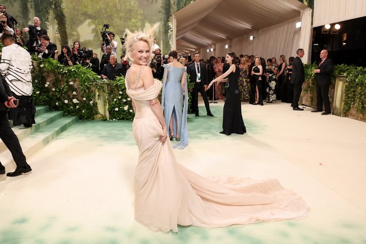 Памела Андерсон на Met Gala 2024
