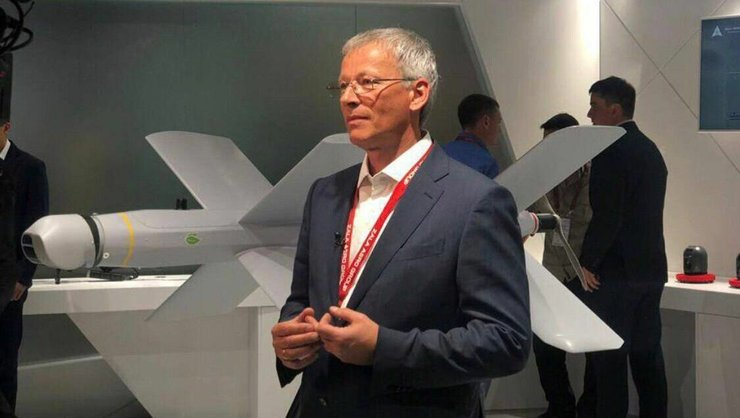 Александр Захаров не скрывает, что намерен переоборудовать ТЦ для производства дронов