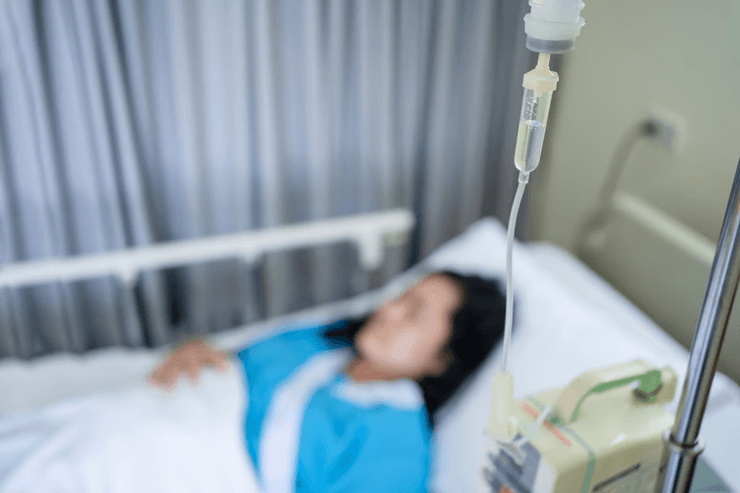 развод, нарушил клятву, мужчина бросил больную жену, арестовали мужа, муж бросил больную жену, больная раком жена, пациентка, женщина в палате