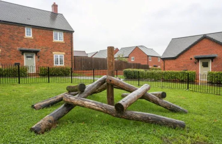 Детская площадка, игровая площадка, игровая зона, 9 бревен, парк, жилой комплекс, жилой район, дома, жилье, новостройка