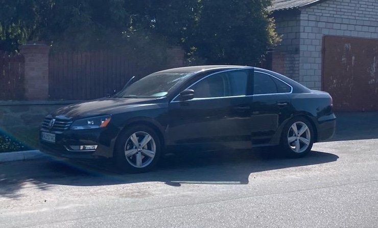 Неизвестные авто возле дома Порошенко