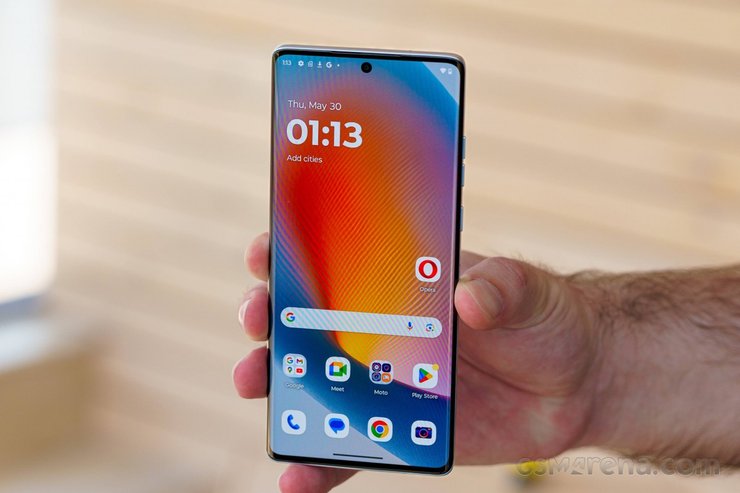 Motorola Edge 50 Fusion смартфон android у руці