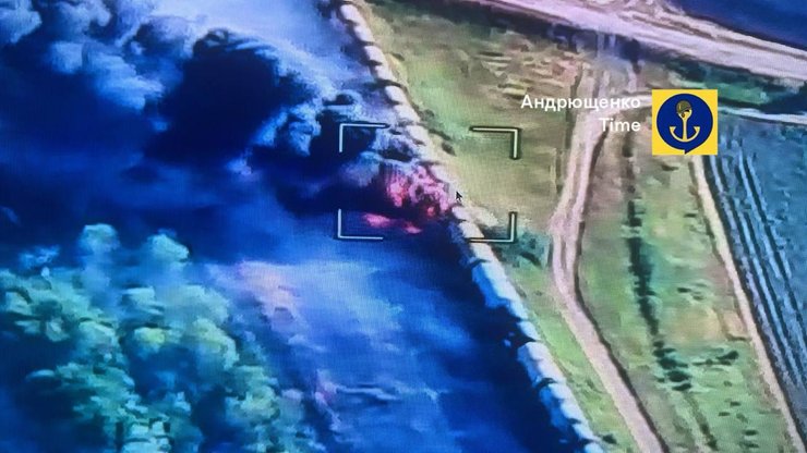 Пылают цистерны с топливом