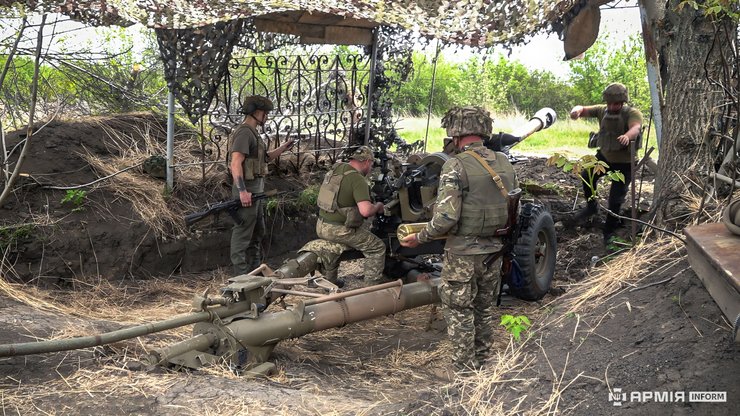 "Мы уже привыкли — здесь, как аэропорт Борисполь", — смеясь сказал один из бойцов