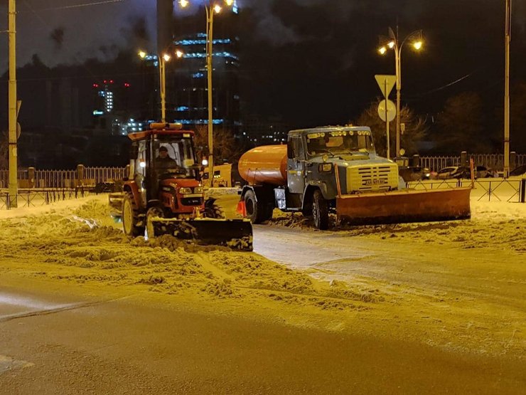 сніг, київ, лютий, техніка, прибирання — фото