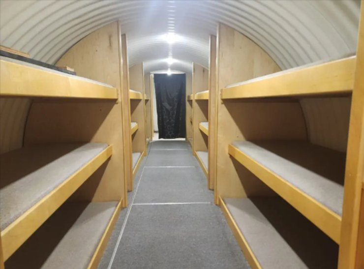 Двухъярусные кровати в бункере