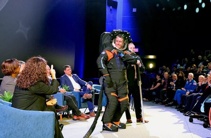 скафандр, Луна, AxEMU