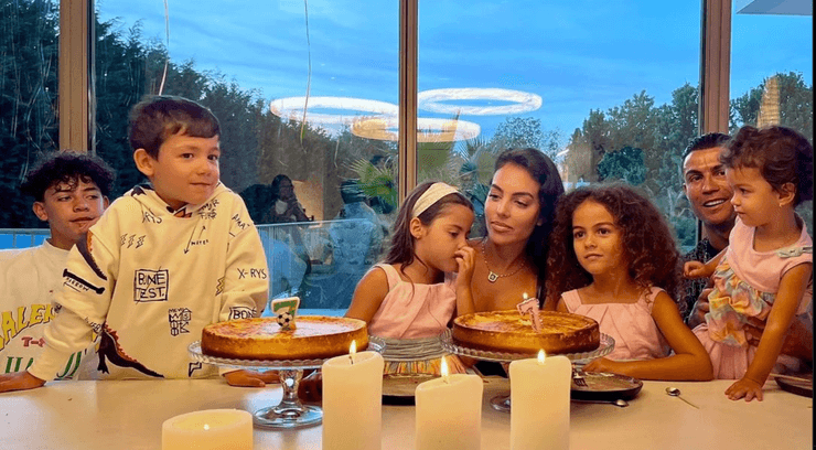 Криштиану Роналду и Джорджина Родригес, дети